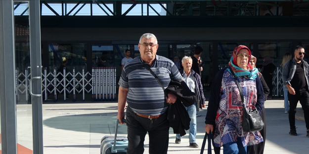 Yüksek Hızlı Tren uçağı solladı: Vatandaş resmen patlattı: Bu haberimiz Temel Dede'ye gelsin...