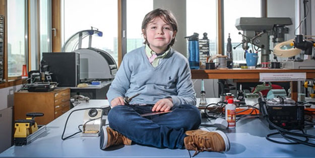 Yüksek lisansını bitirdi, doktorasına başlayacak! 12 yaşındaki çocuk dünya gündemini altüst etti