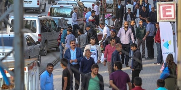 Yüksekova yaralarını sarmaya başladı