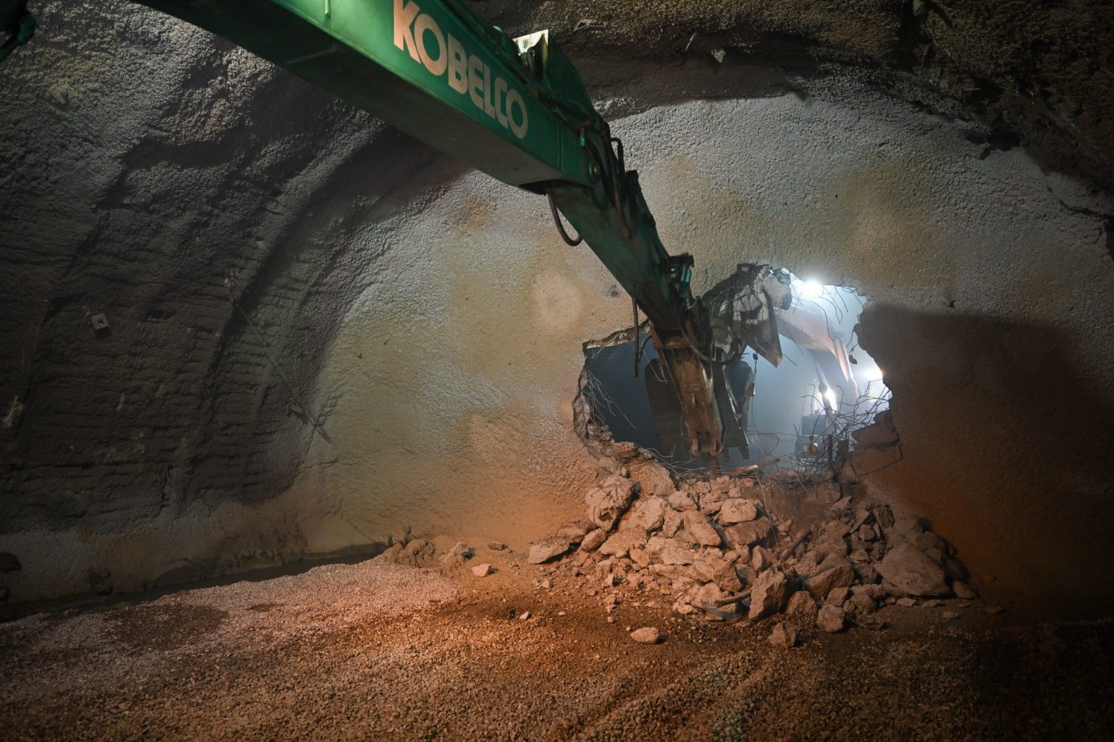 Yüksekova-Yeniköprü Tünelinde ışık göründü