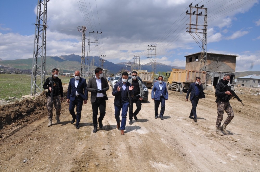 Yüksekova yol yapım çalışmalarına start verildi 
