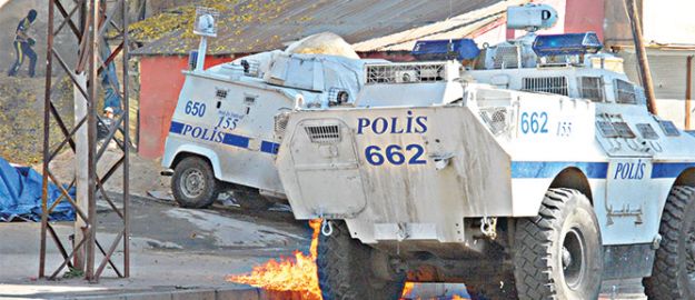 Yüksekova ve Mardin’de duvar provokasyonu