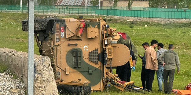 Askeri araç devrildi: 2 yaralı