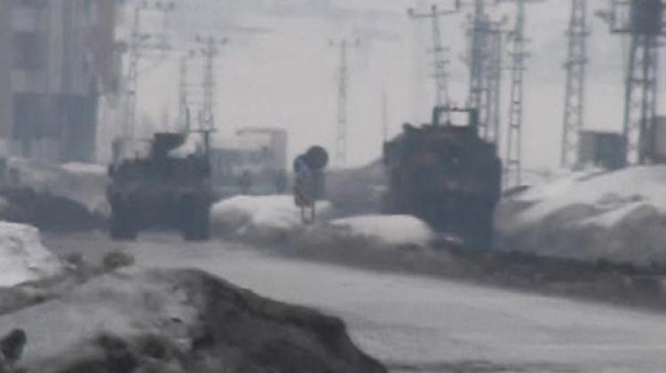 Yüksekova'da barikat ve çukur operasyonu