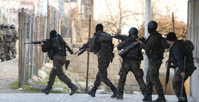 Yüksekova'da çok sayıda tıbbi malzeme ele geçirildi