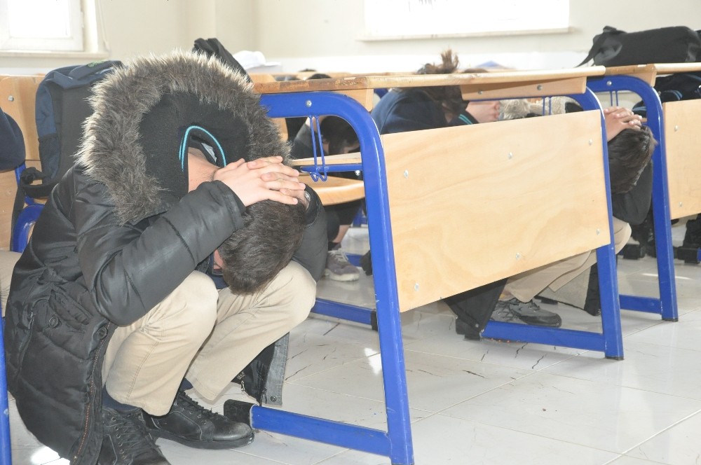 Yüksekova’da deprem ve yangın tatbikatı 