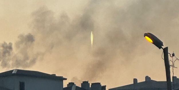 Yüksekova’da gökyüzünde ışık saçan cisim cep telefonu kamerasına yansıdı