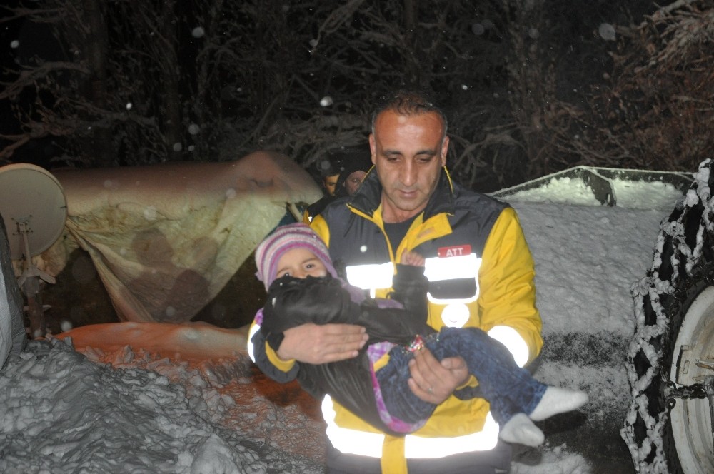 Yüksekova’da hasta kurtarma operasyonu 