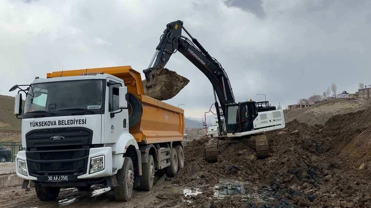 Yüksekova'da heyelan çilesi bitiyor: 19 günlük esaretin ardından ekipler düğmeye bastı!