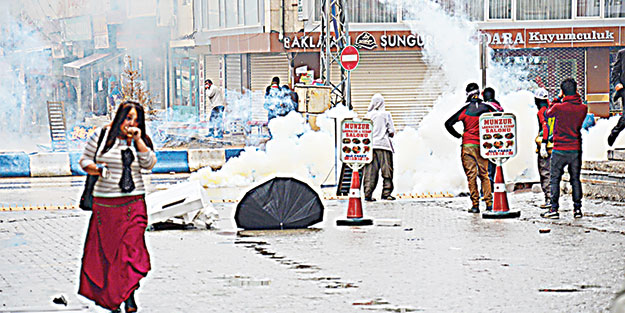 Yüksekova’da izinsiz gösteri