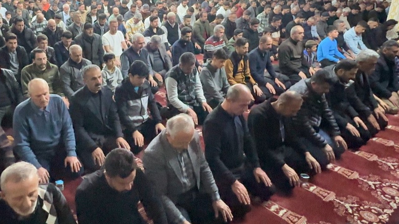 Yüksekova’da Kadir Gecesi Manevi Atmosferde İdrak Edildi