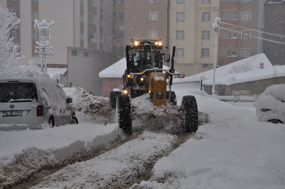 Yüksekova’da kar çalışması 