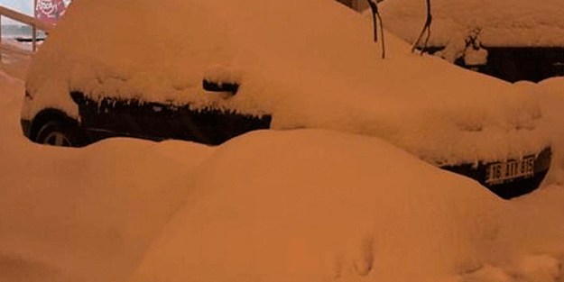 Yüksekova’da kar kalınlığı 20 santimetreyi buldu