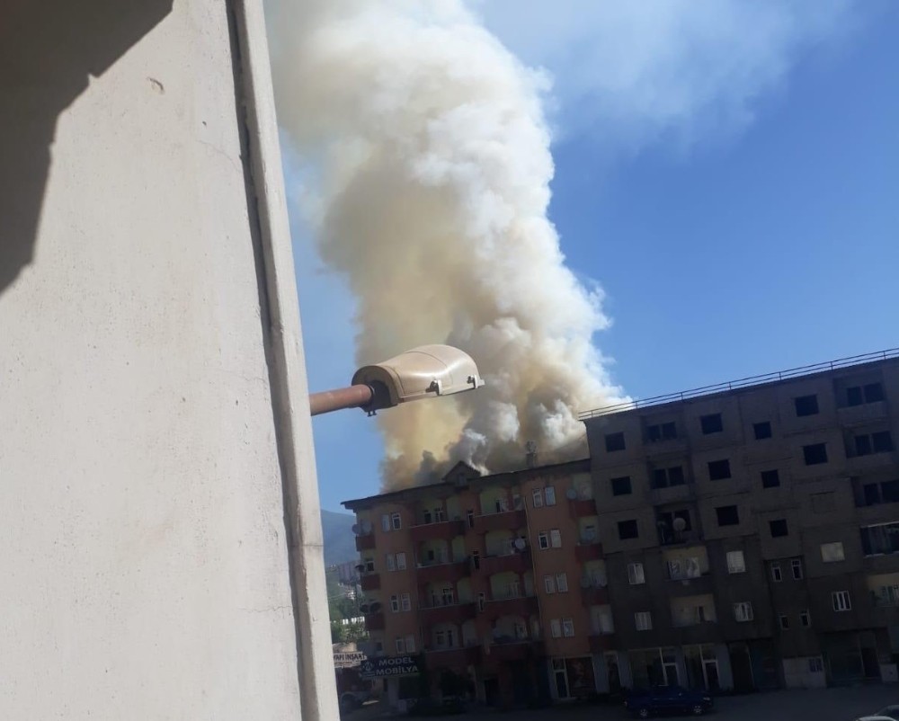 Yüksekova’da korkutan yangın 