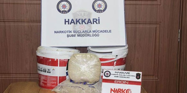 Yüksekova'da peynir kovalarına saklanan 5 kilo eroin ele geçirildi