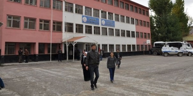 Seçmene PKK engeli!