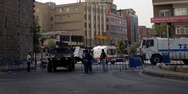 Yüksekova'da sessizlik yerini patlama seslerine bıraktı