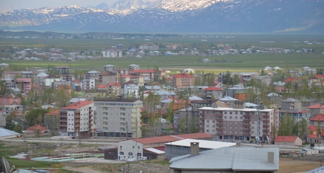 Yüksekova'da sokağa çıkma yasağı devam ediyor