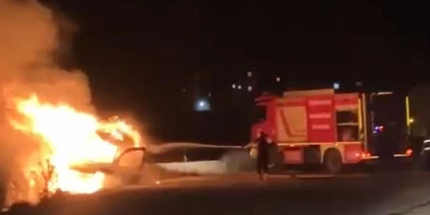 Yüksekova'da ticari araç alev alev yandı