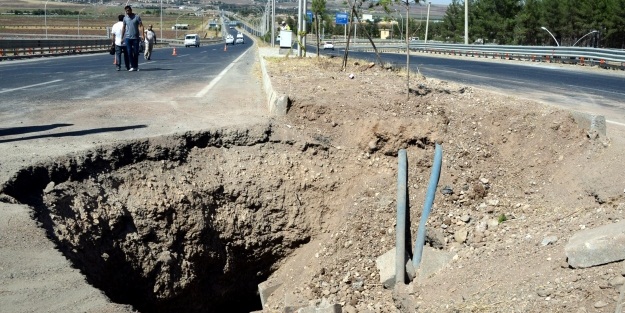 Yüksekova'da yola döşenen patlayıcı infilak etti