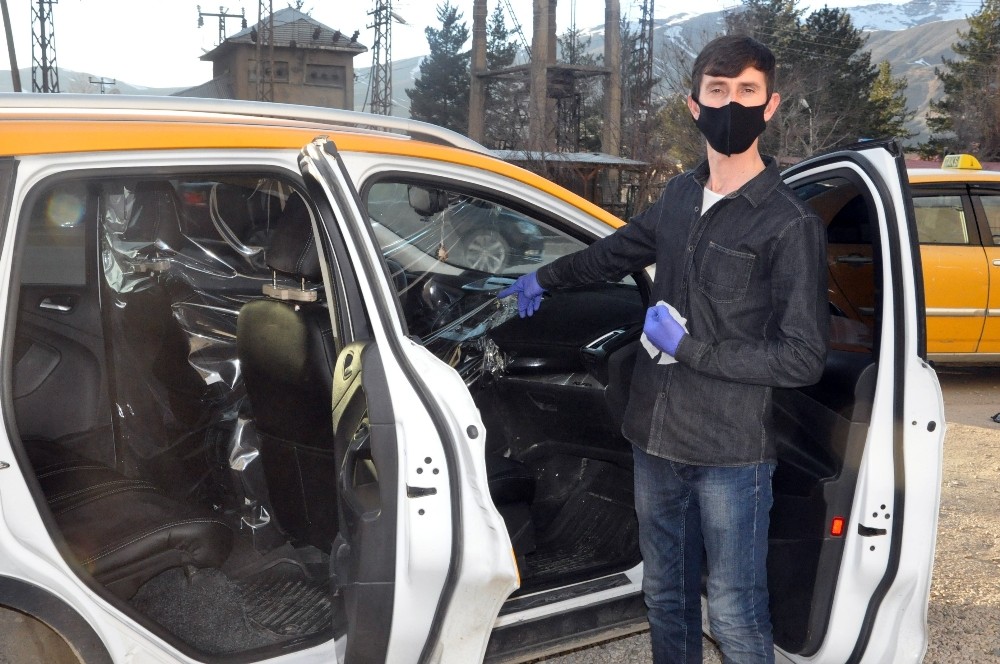 Yüksekovalı taksiciden korona virüse karşı brandalı tedbir 