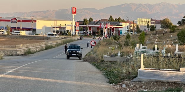 Yüksekovalıların mezarlık feryadı! 'Bir duvar örün'