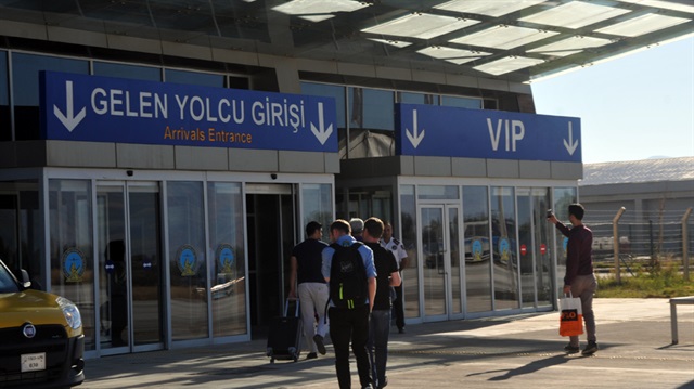 Yüksekova'ya 13 ay sonra ilk yolcu uçağı