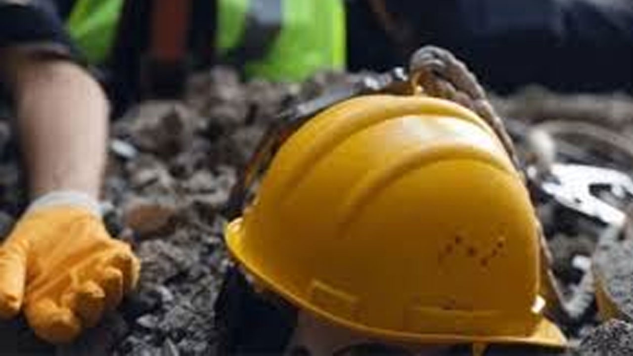 Yüksekten düşen genç inşaat işçisi yaşamını yitirdi