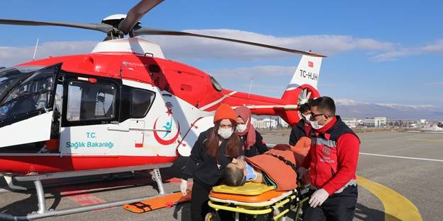 Yüksekten düşen öğrenci ambulans helikopterle hastaneye ulaştırıldı