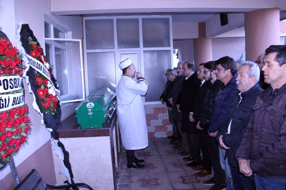 Yüksekten düşerek ölen emekli polis son yolculuğuna uğurlandı 