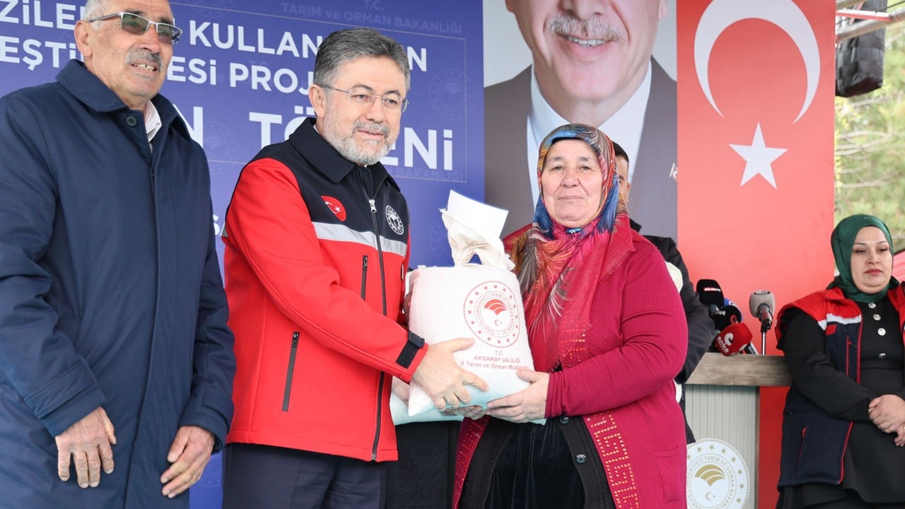 Yumaklı bir kez daha altını çizdi: Bu yalanlara kulak asmayın! İsrail’den tohum almıyoruz
