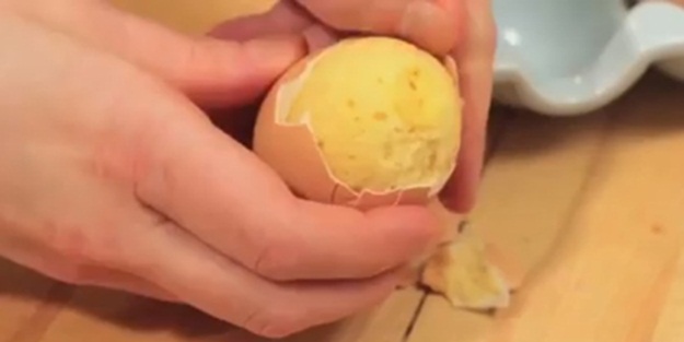 Yumurta kabuğunda kek pişirmek