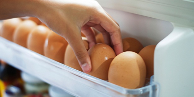 Yumurtaları buzdolabı kapağına mı koyuyorsunuz?