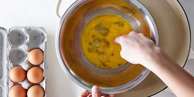 Yumurtaları oda sıcaklığına getirmenin pratik yolu