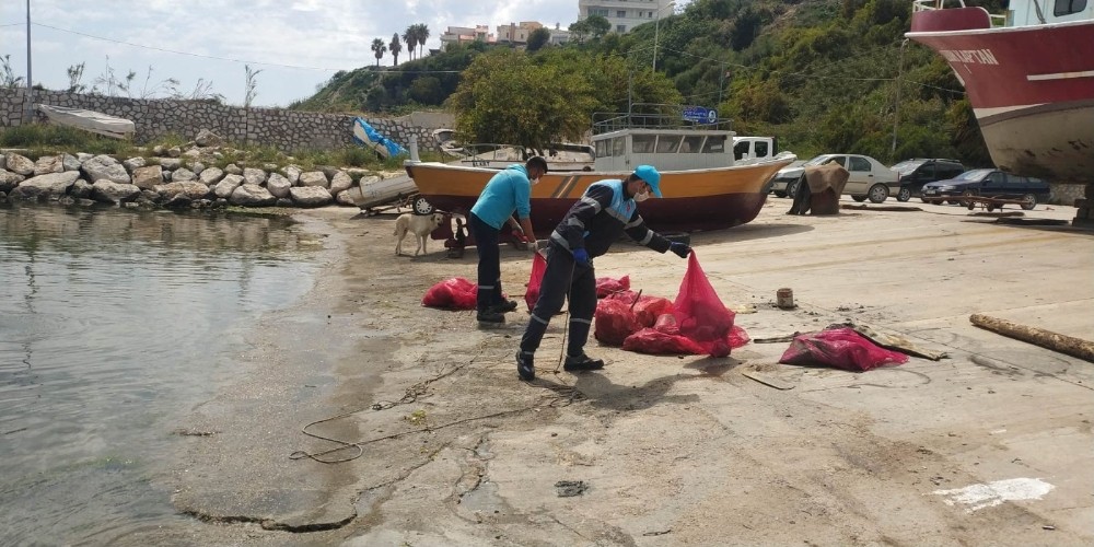 Yumurtalık ve Karataş’ta sahil ve liman temizliği 