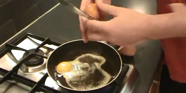 Yumurtanın içinden öyle bir şey çıktı ki...