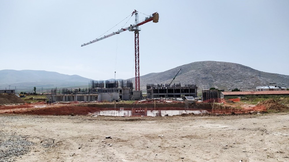 Yunak’ta ikinci etap TOKİ yapımına başlandı 