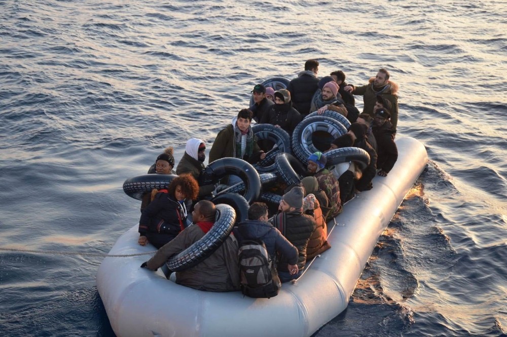 Yunan askerleri mültecileri ölüme terk etti 