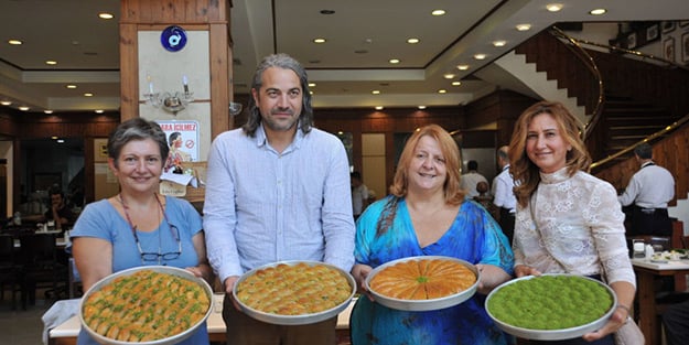 Yunan gazeteciler: Gerçek baklava orada