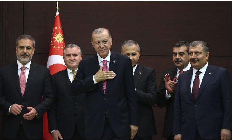 Yunan gazeteden dikkat çeken yeni kabine manşeti! Olay oldu