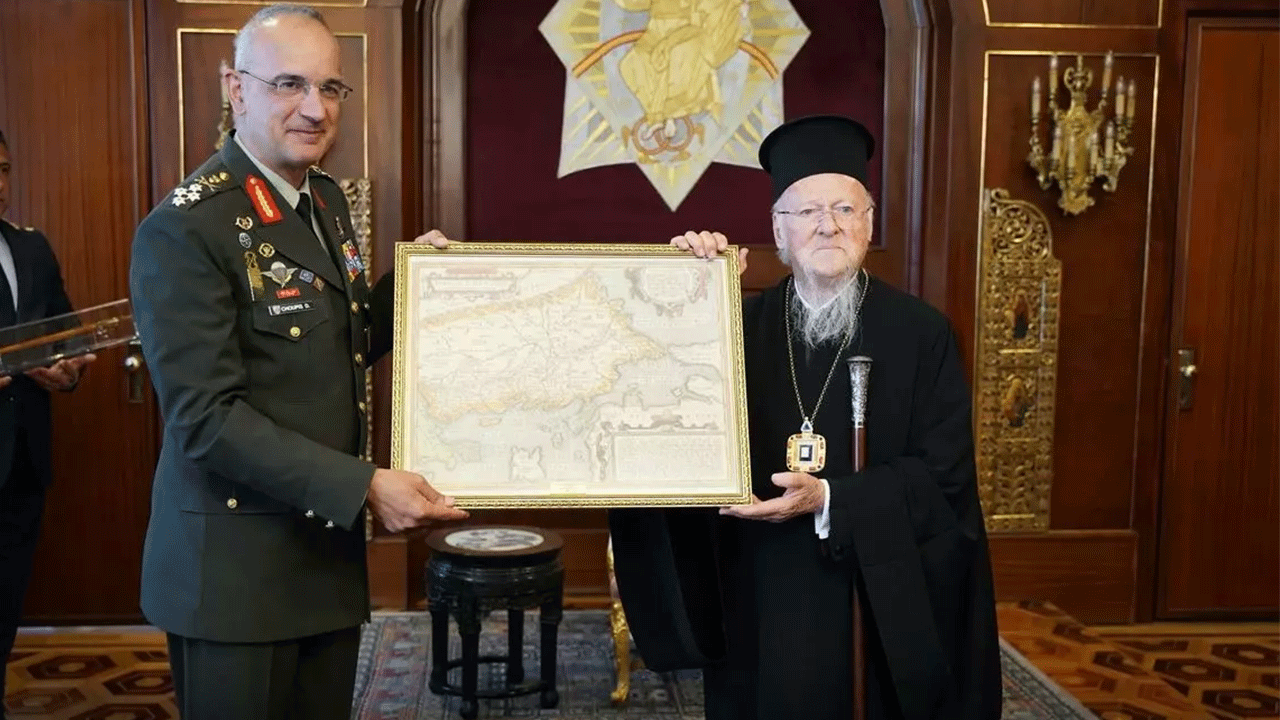 İyice kaşınıyorlar: Yunan Genlekurmay Başkanı'ndan skandal hediye!