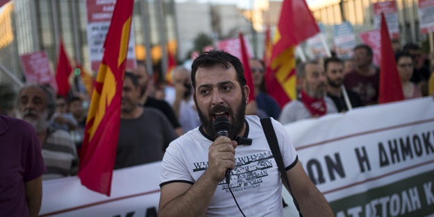 Yunan hükümetine protesto