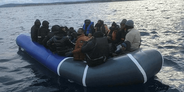 Yunan ölüme itti, Türkiye kurtardı! 22 düzensiz göçmen...