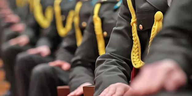 Yunan ordusunda göreve başlarlar artık! Namaz kılmayı yasaklayan teğmenlere uzaklaştırma