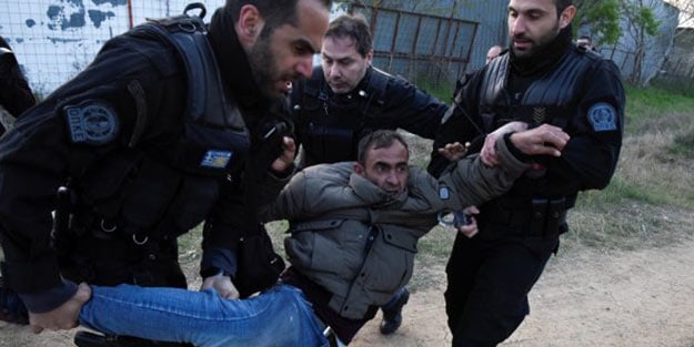 Yunan polisinden göçmenlere müdahale