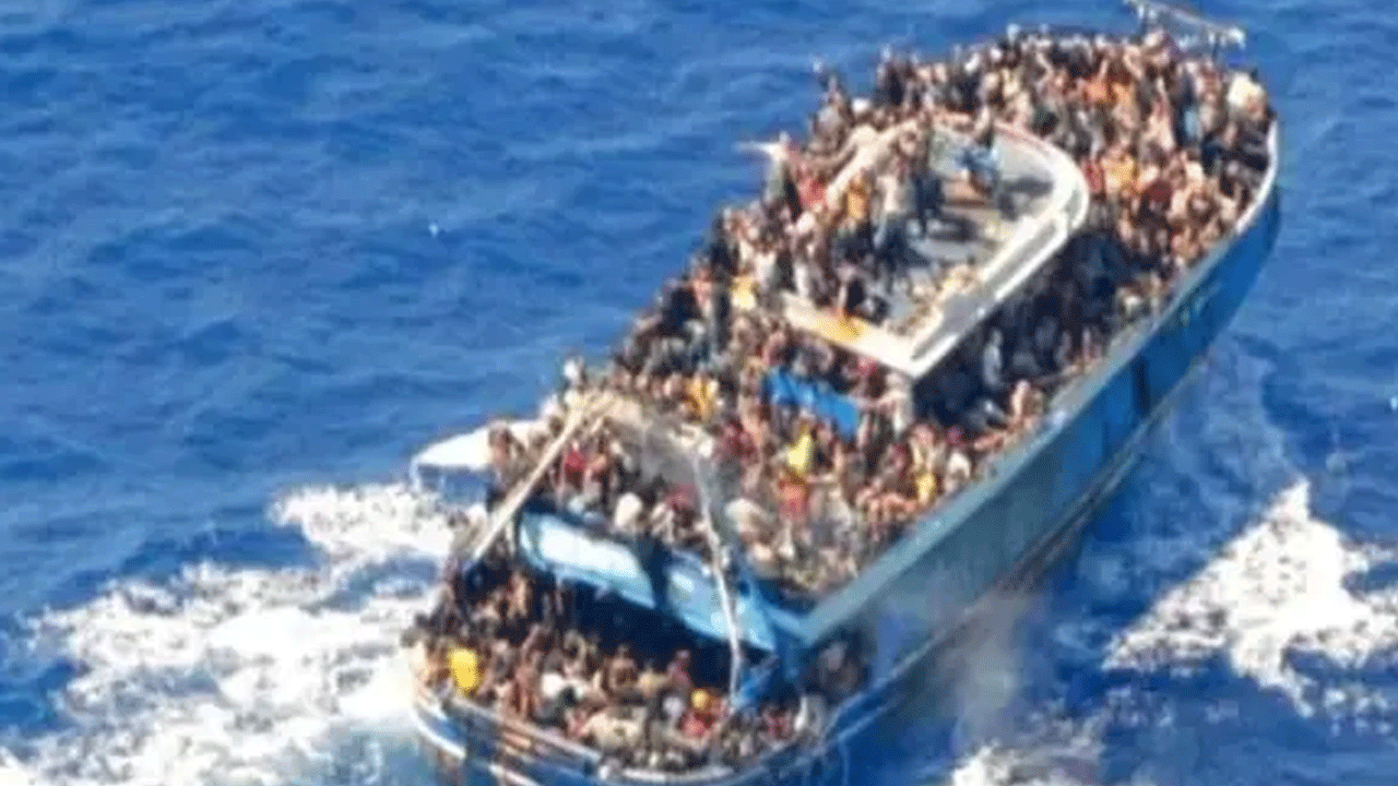 Yunanistan göçmen botunu batırdı!