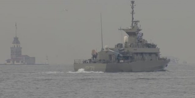 Yunan savaş gemisi İstanbul Boğazı'ndan geçti