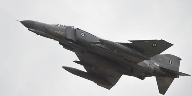 Yunan savaş uçağı düştü!