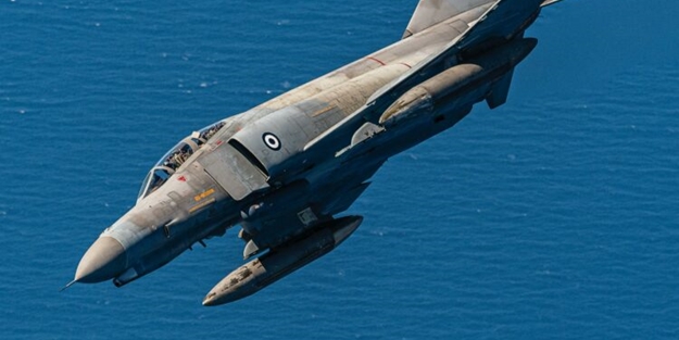 Yunan savaş uçağı eğitim sırasında çakıldı