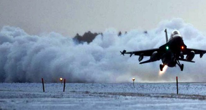 Yunan uçaklarından Türk F-16'lara taciz